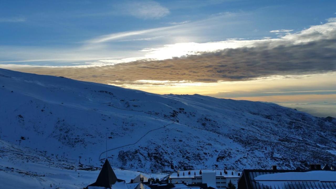 Estudio Con Vistas Sierra Nevada Bilik gambar